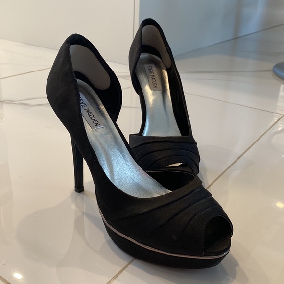 never worn steve madden heals - Picture 2 of 6